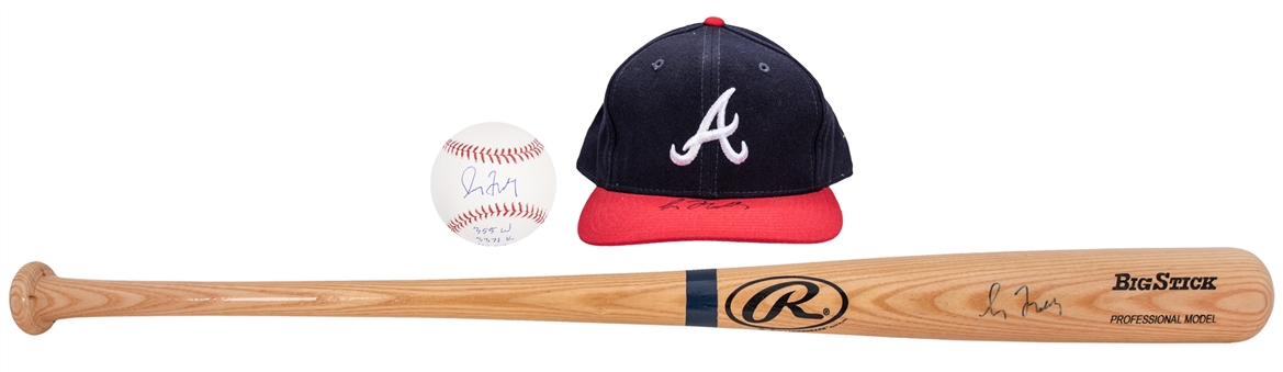 Lot of (3) Greg Maddux Signed Items Including a Rawlings Bat, Atlanta Braves Hat, and OML Selig Stat Ball (Beckett PreCert)